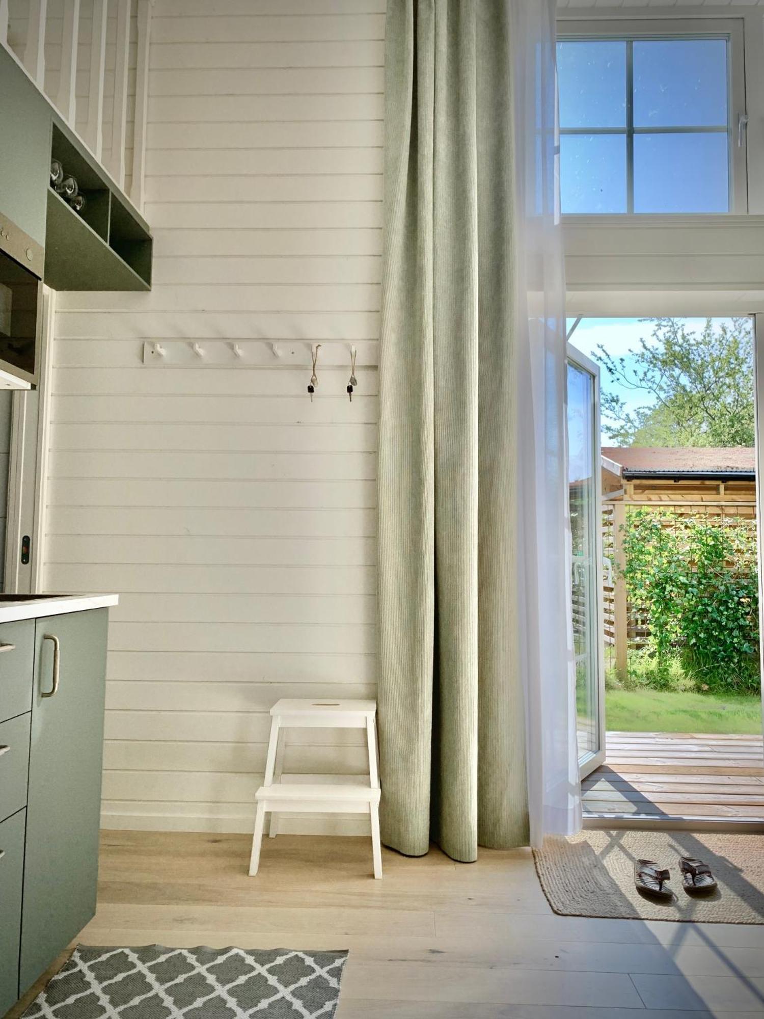 Strandnaera, Pergola, P-Plats I Hoellviken Kültér fotó